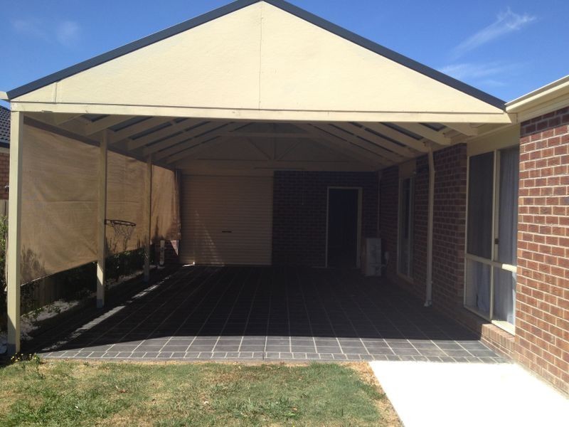 61 Sandalwood Drive, Pakenham VIC 3810