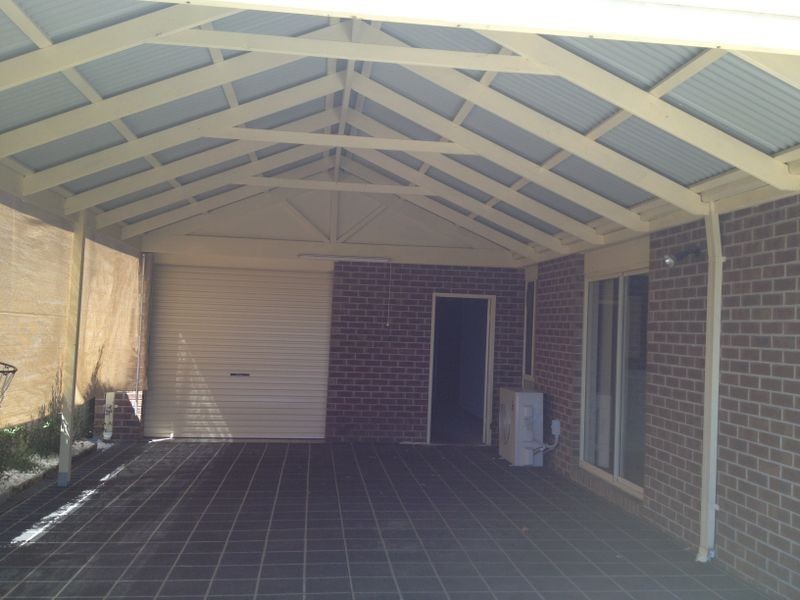 61 Sandalwood Drive, Pakenham VIC 3810