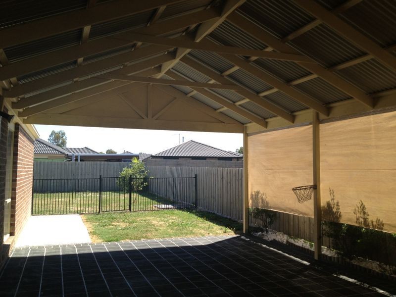 61 Sandalwood Drive, Pakenham VIC 3810