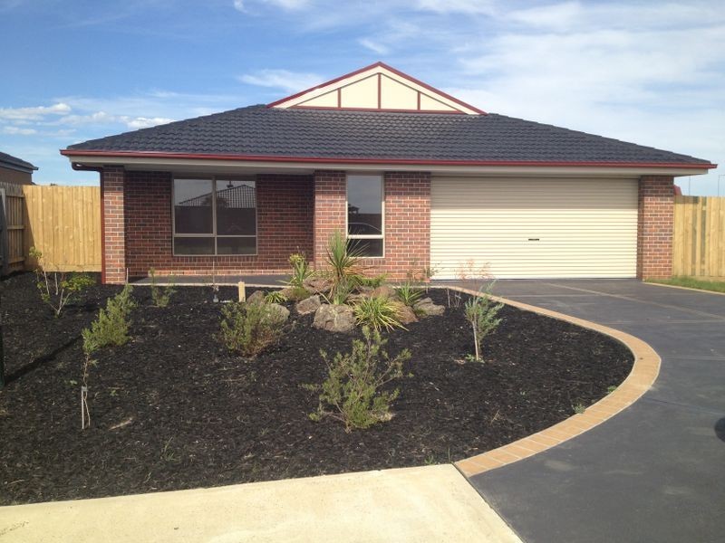 21 Licodia Drive, Pakenham VIC 3810