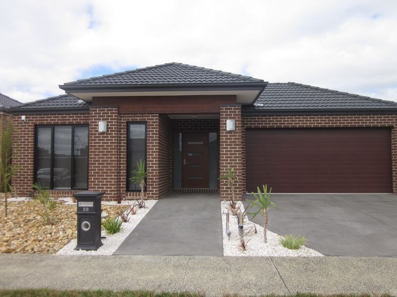 28 Dusseldorp Drive, Pakenham VIC 3810