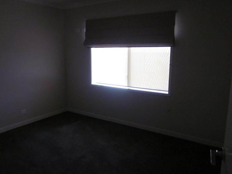 28 Dusseldorp Drive, Pakenham VIC 3810