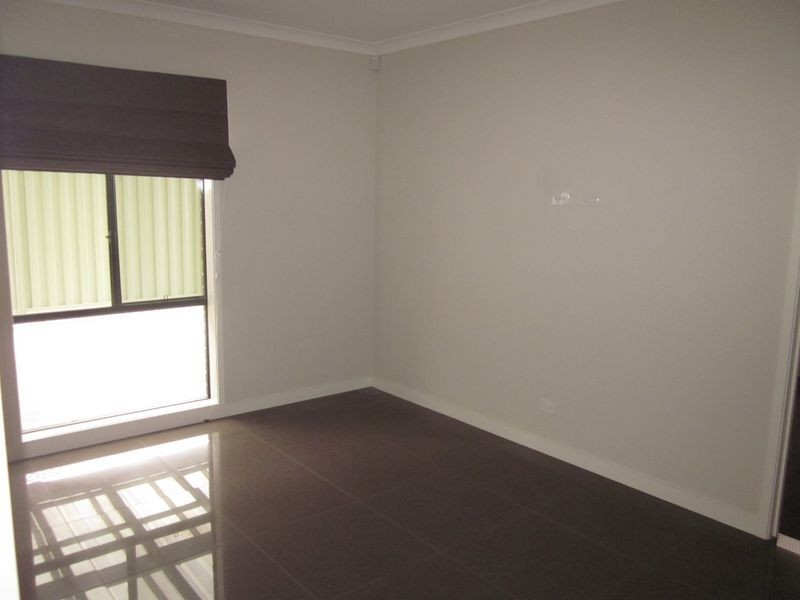 28 Dusseldorp Drive, Pakenham VIC 3810