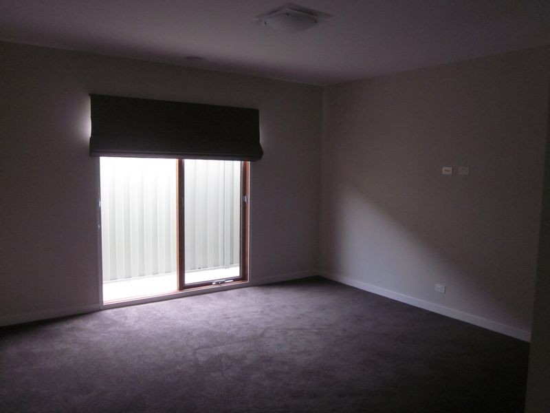 28 Dusseldorp Drive, Pakenham VIC 3810