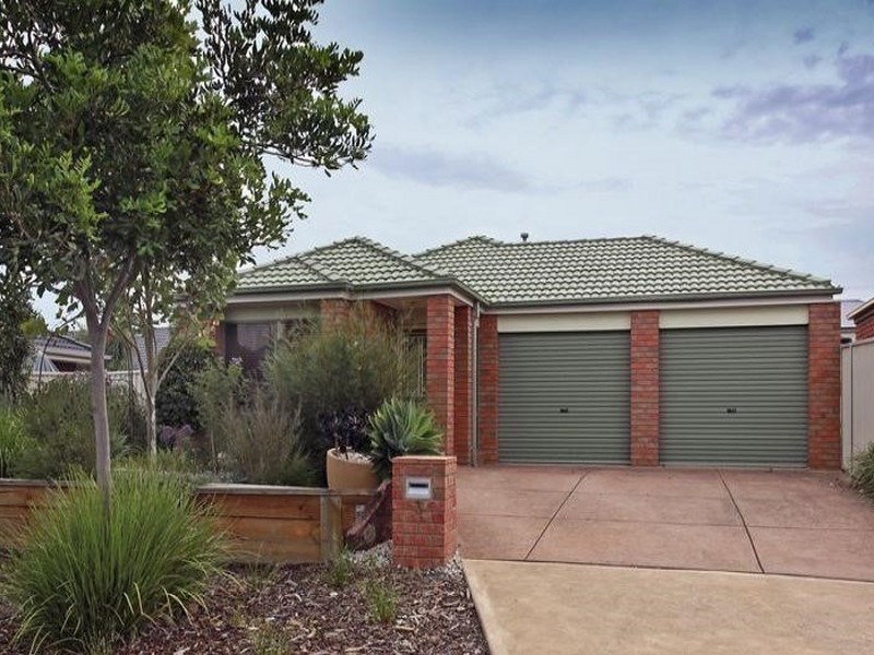 5 Rossi Close, Pakenham VIC 3810