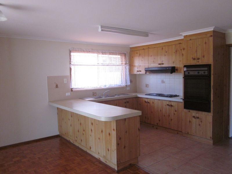 20 Kingston Avenue, Pakenham VIC 3810