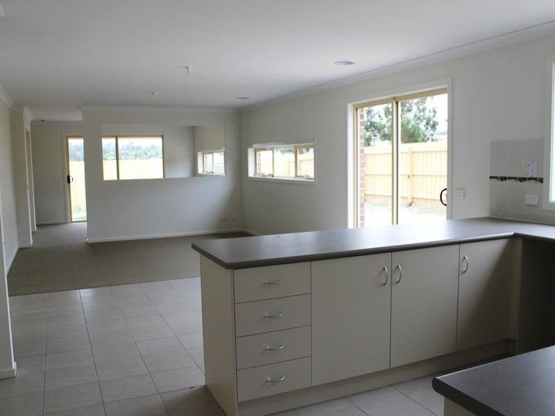 42 Summerhill Blvd, Drouin VIC 3818