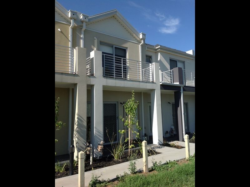 13/11 Howqua Place, Pakenham VIC 3810