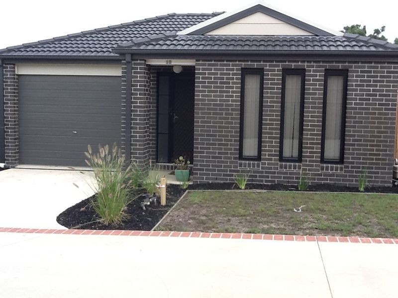 18/107 Army Road, Pakenham VIC 3810