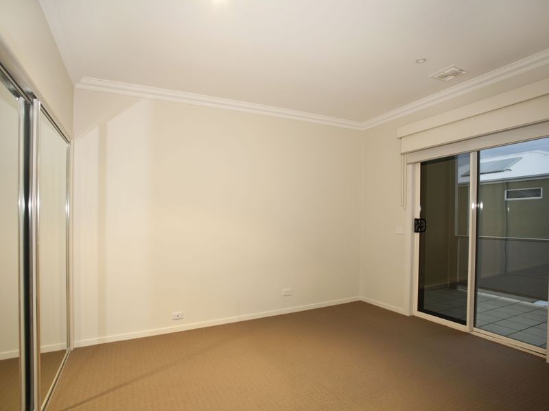 4/16-20 Cormorant Parade, Pakenham VIC 3810