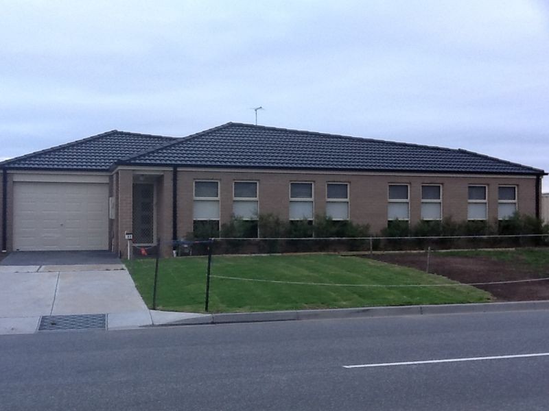 33 Webster Way, Pakenham VIC 3810