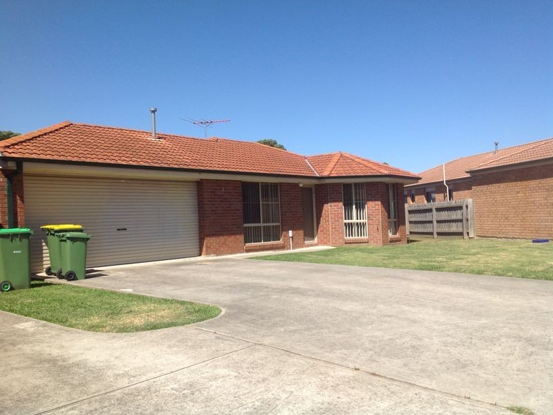 6 Capri Court, Pakenham VIC 3810