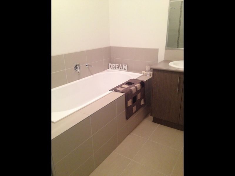 27/107 Army Road, Pakenham VIC 3810