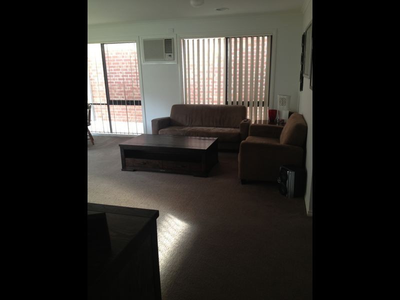 27/107 Army Road, Pakenham VIC 3810