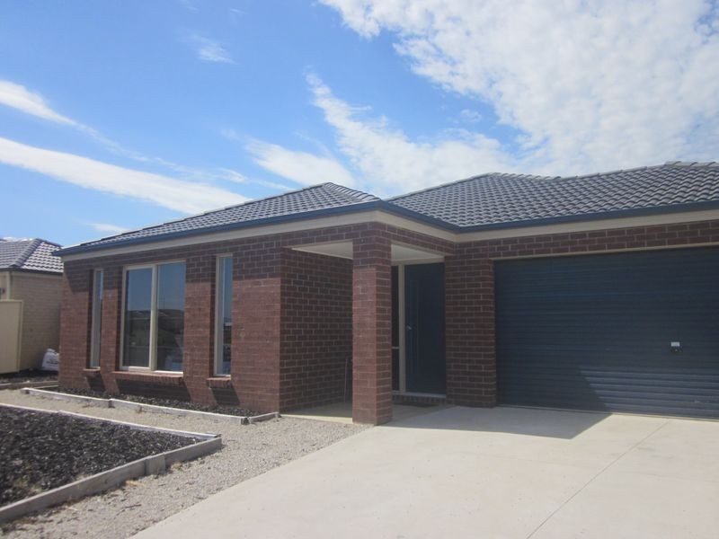 158 Blue Horizons Way, Pakenham VIC 3810