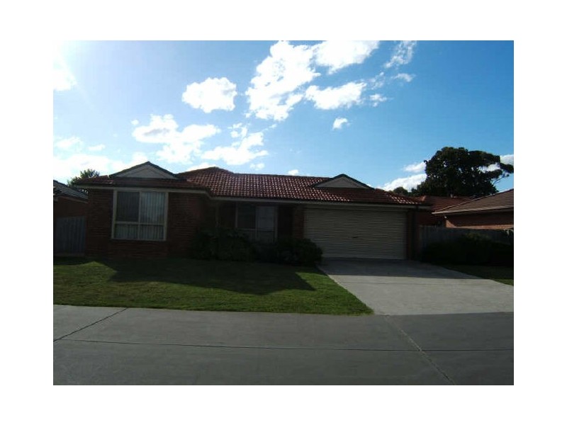 4 Naples Way, Pakenham VIC 3810