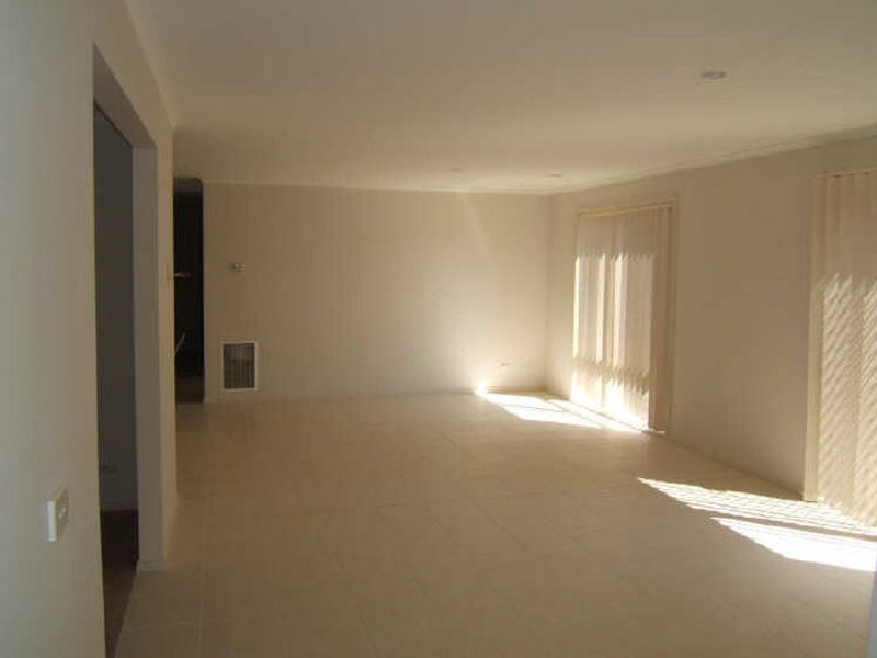 20 Wonboyn Close, Pakenham VIC 3810