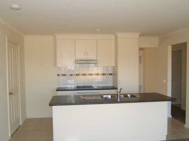 3/12 Renlik Court, Pakenham VIC 3810