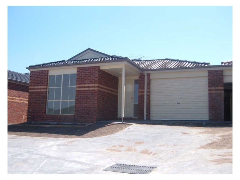 5/12 Renlik Court, Pakenham VIC 3810