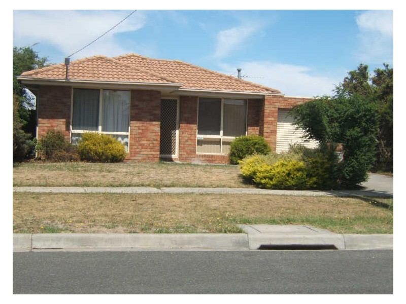 29 Simon Drive, Pakenham VIC 3810