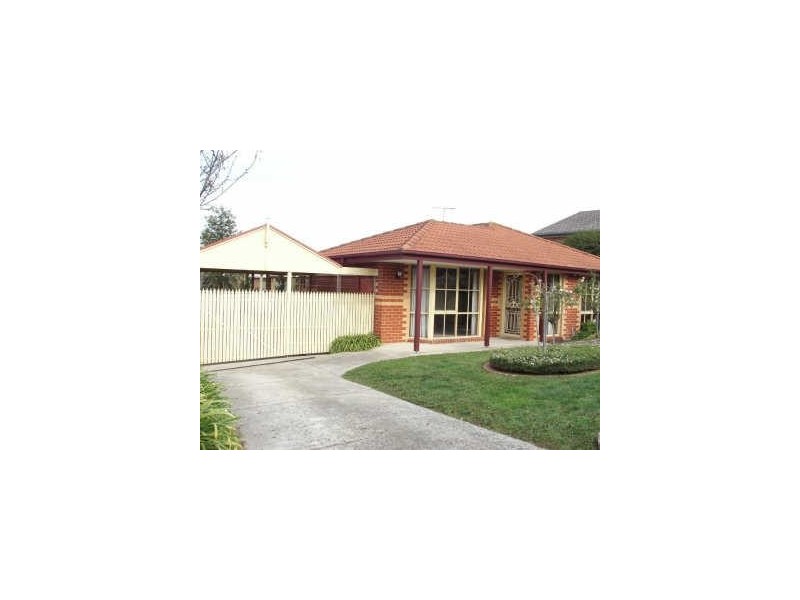 3 Highland Drive, Pakenham VIC 3810