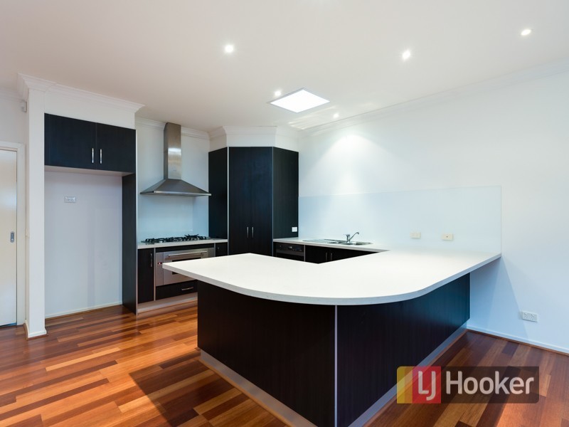 8 Reidel Avenue, Pakenham VIC 3810