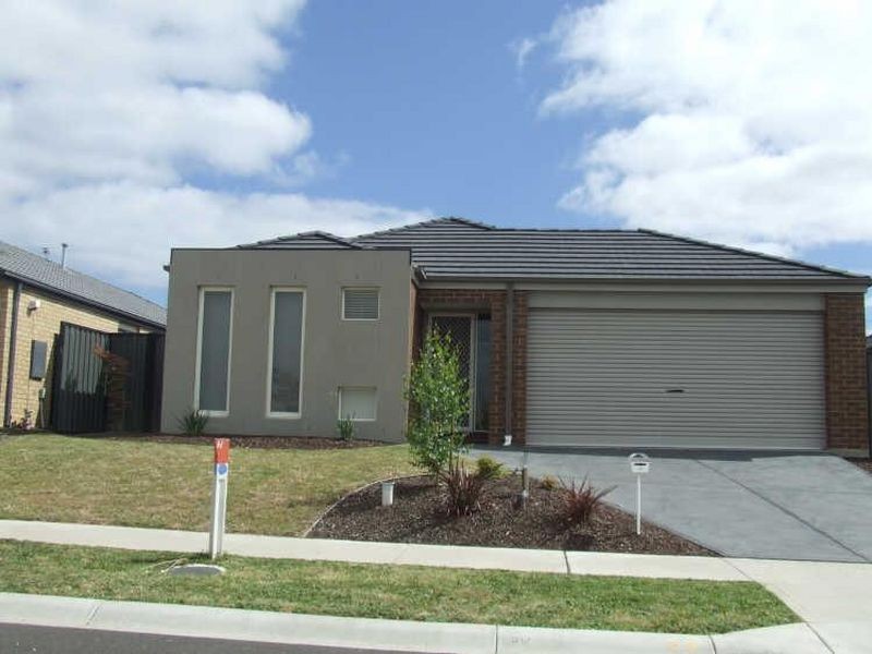11 Ivory Drive, Pakenham VIC 3810