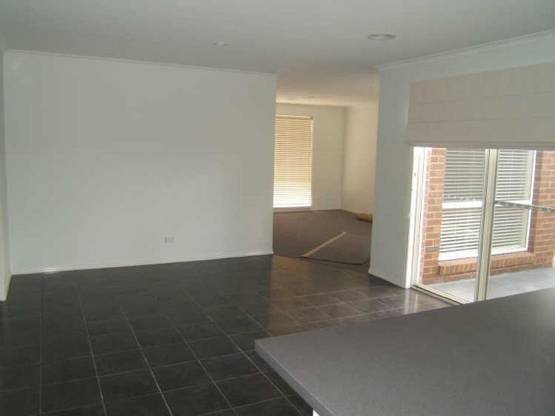 11 Ivory Drive, Pakenham VIC 3810