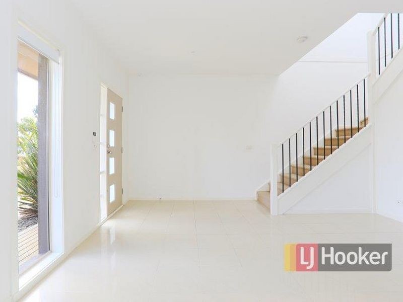 16 Dealbata Lane, Pakenham VIC 3810