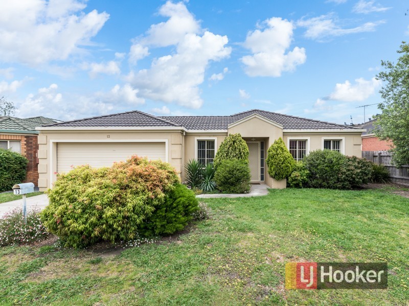 13 Gillian Place, Pakenham VIC 3810