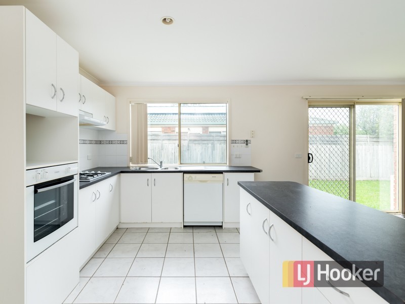 13 Gillian Place, Pakenham VIC 3810