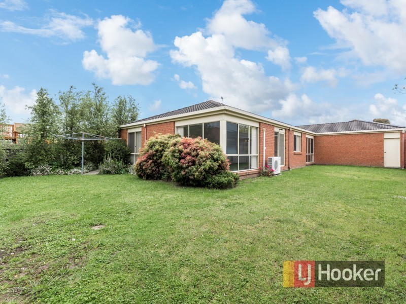 13 Gillian Place, Pakenham VIC 3810
