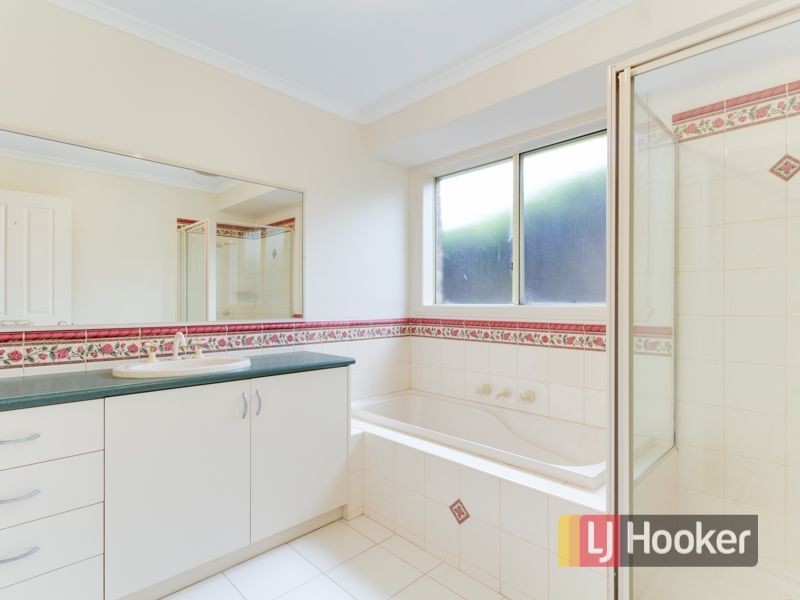 9 Jamie Court, Pakenham VIC 3810