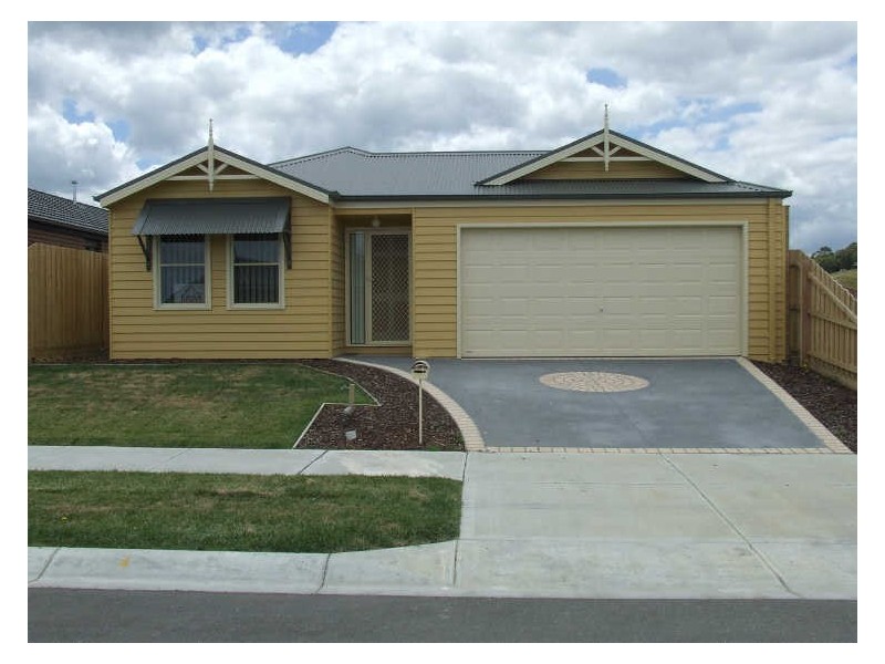 4 Samchelle Place, Pakenham VIC 3810