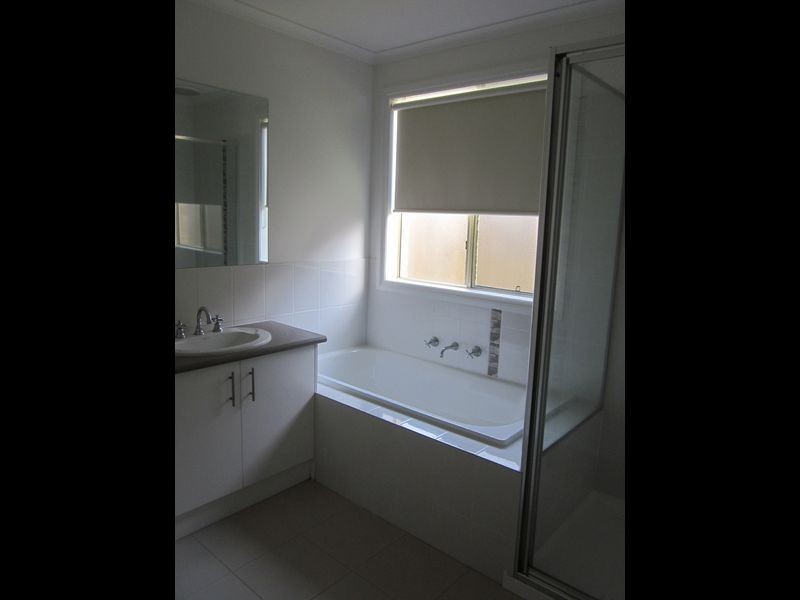 4 Samchelle Place, Pakenham VIC 3810