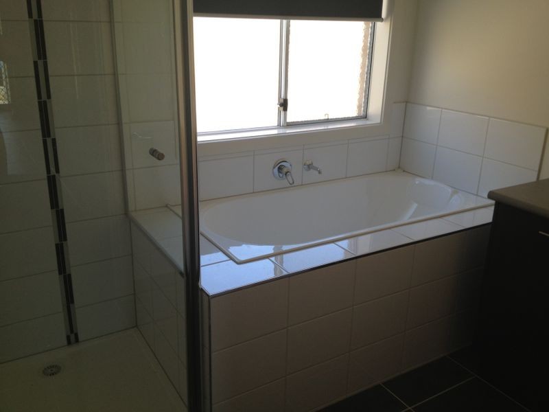 17 McClenaghan Place, Pakenham VIC 3810