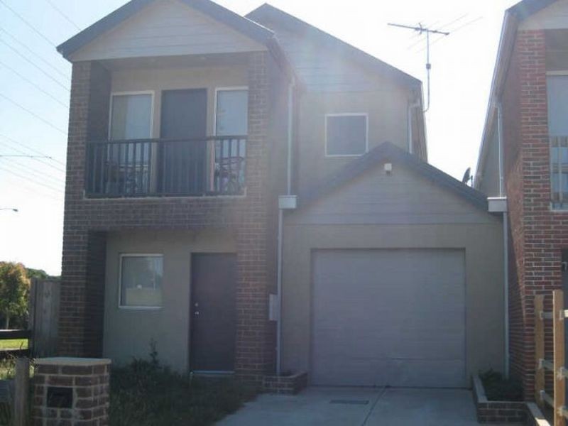 1/2 John Street, Pakenham VIC 3810