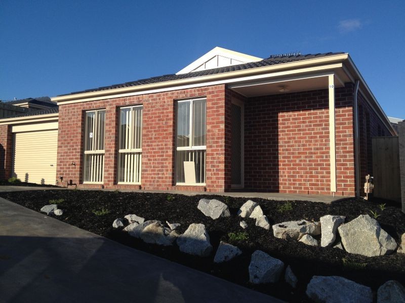 10/8 McClenaghan Place, Pakenham VIC 3810