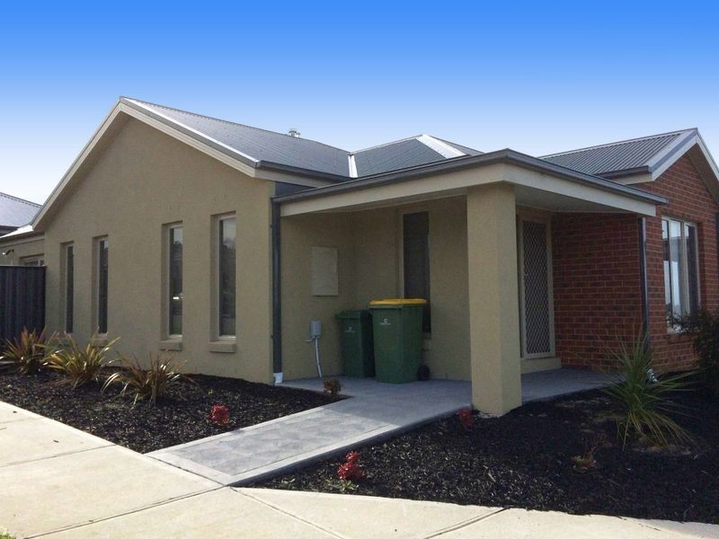 19 Havana Parade, Pakenham VIC 3810