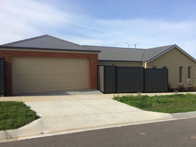 19 Havana Parade, Pakenham VIC 3810