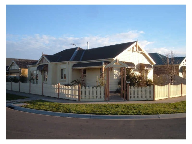 42 Flinders Chase, Pakenham VIC 3810