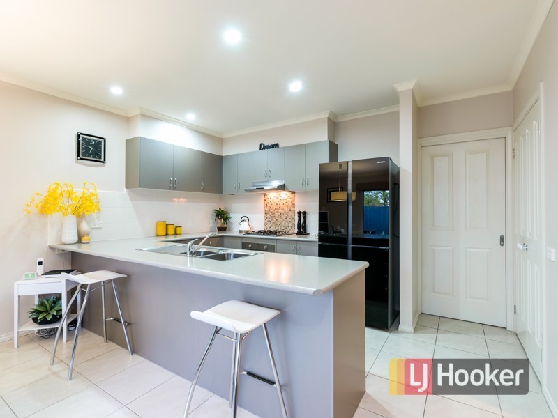 4/27-29 Rogers Street, Pakenham VIC 3810