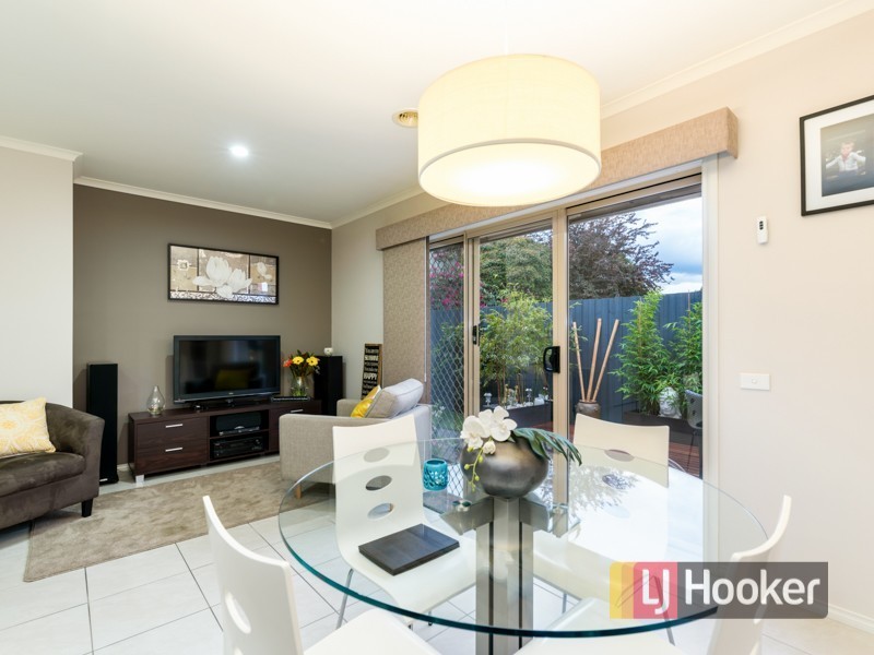 4/27-29 Rogers Street, Pakenham VIC 3810