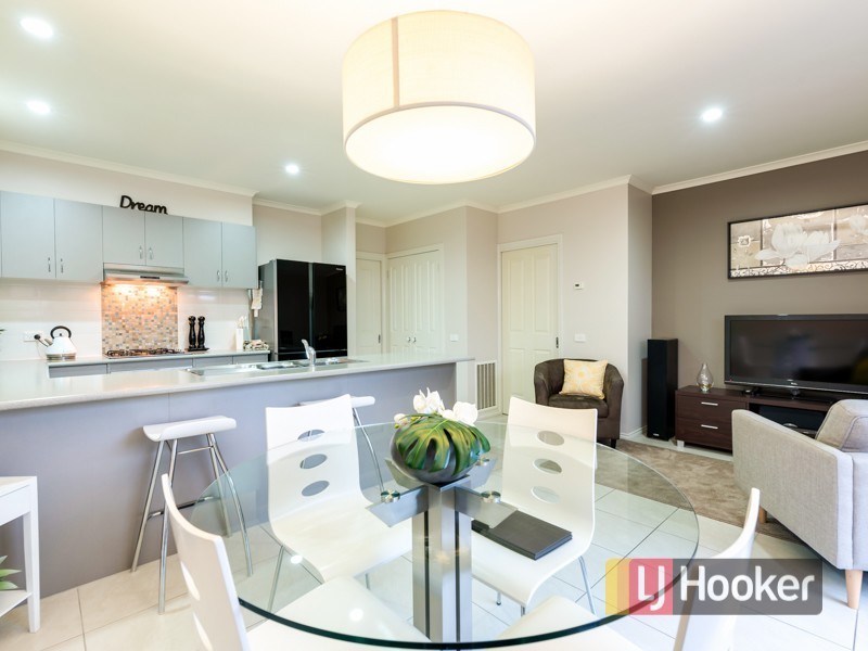 4/27-29 Rogers Street, Pakenham VIC 3810