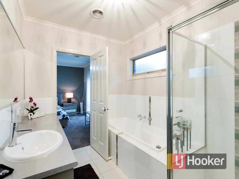 4/27-29 Rogers Street, Pakenham VIC 3810