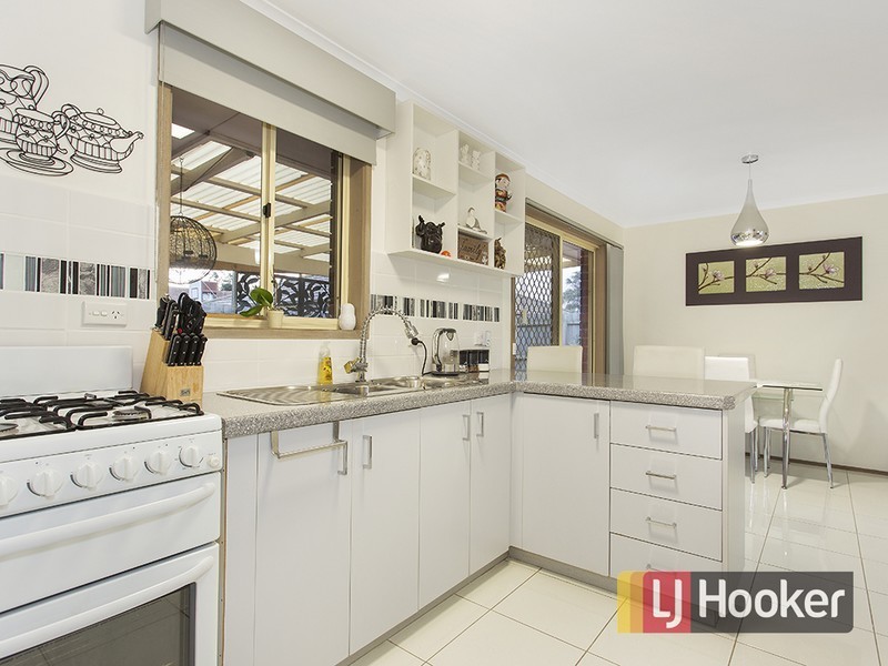 2/83 Racecourse Road, Pakenham VIC 3810