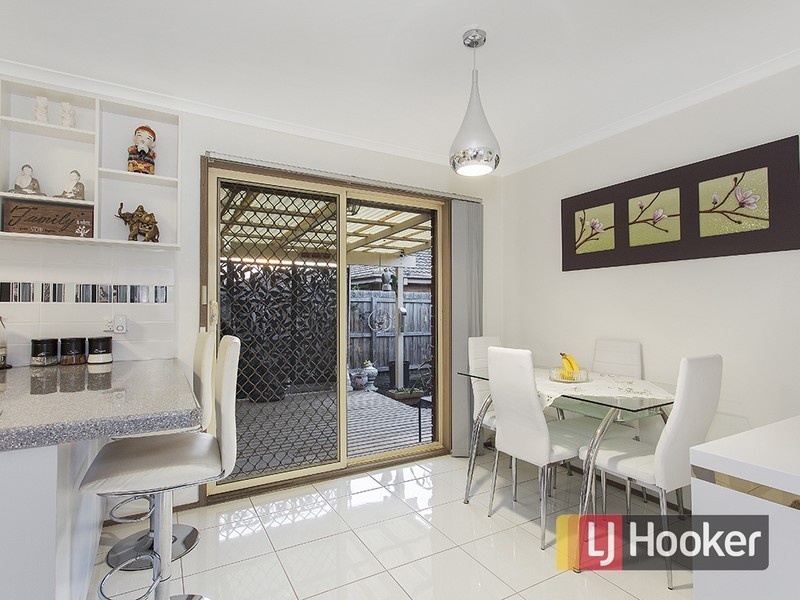 2/83 Racecourse Road, Pakenham VIC 3810