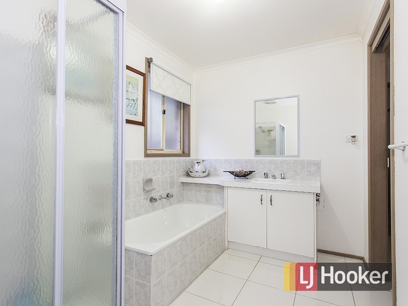 2/83 Racecourse Road, Pakenham VIC 3810