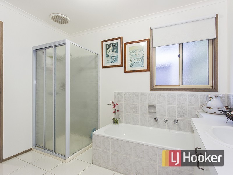 2/83 Racecourse Road, Pakenham VIC 3810