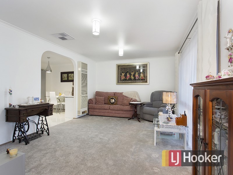 2/83 Racecourse Road, Pakenham VIC 3810